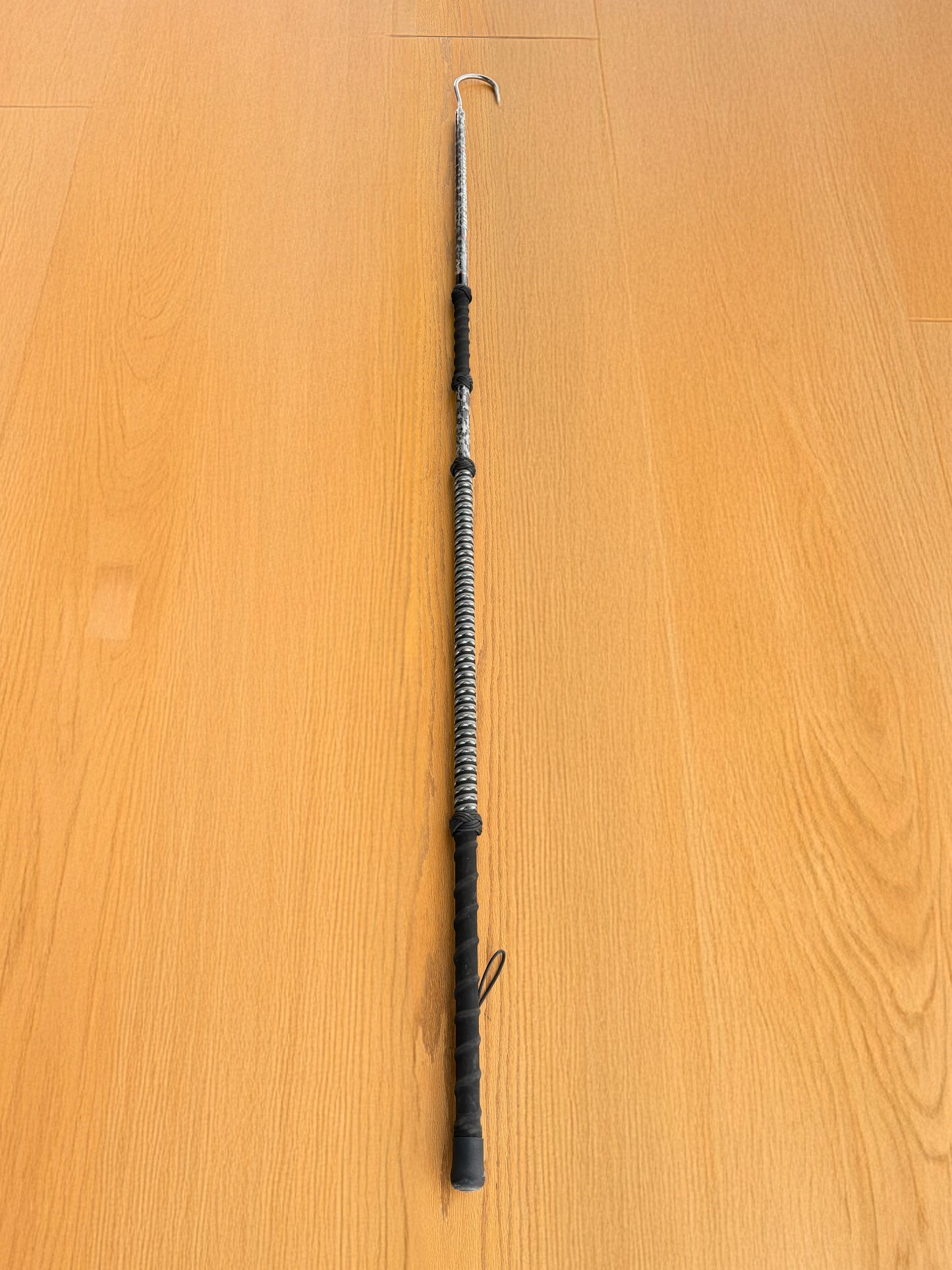 Dahunter Camouflage Carbon Fiber Gaff with Black Textured Grip and Wrist Strap, 6Ft Shaft and 3-Inch Tiller Hook