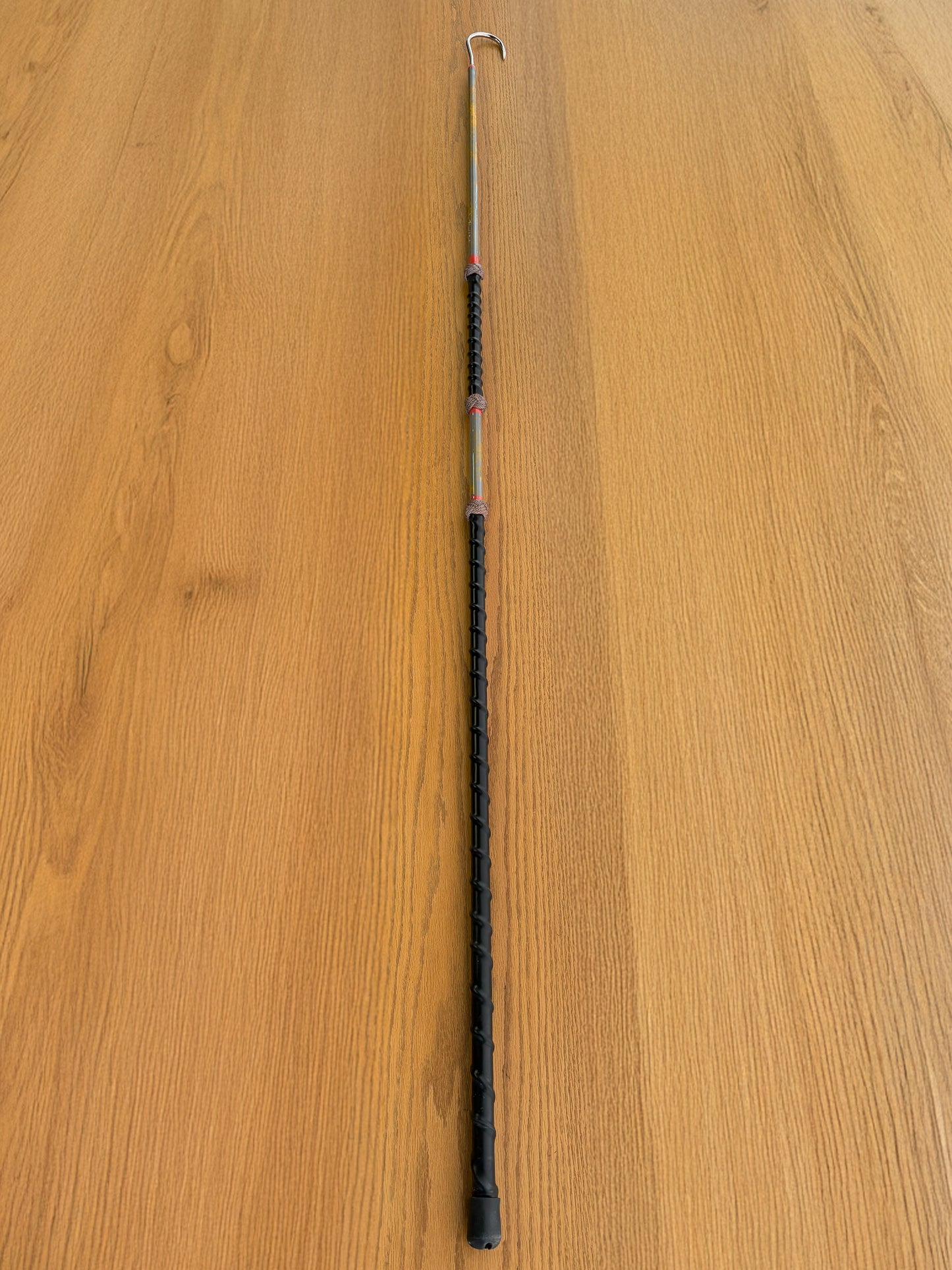 Dahunter Carbon Fiber Gaff with Spiral Black Grip and Red Bindings, 4Ft Shaft and 2-Inch Tiller Hook